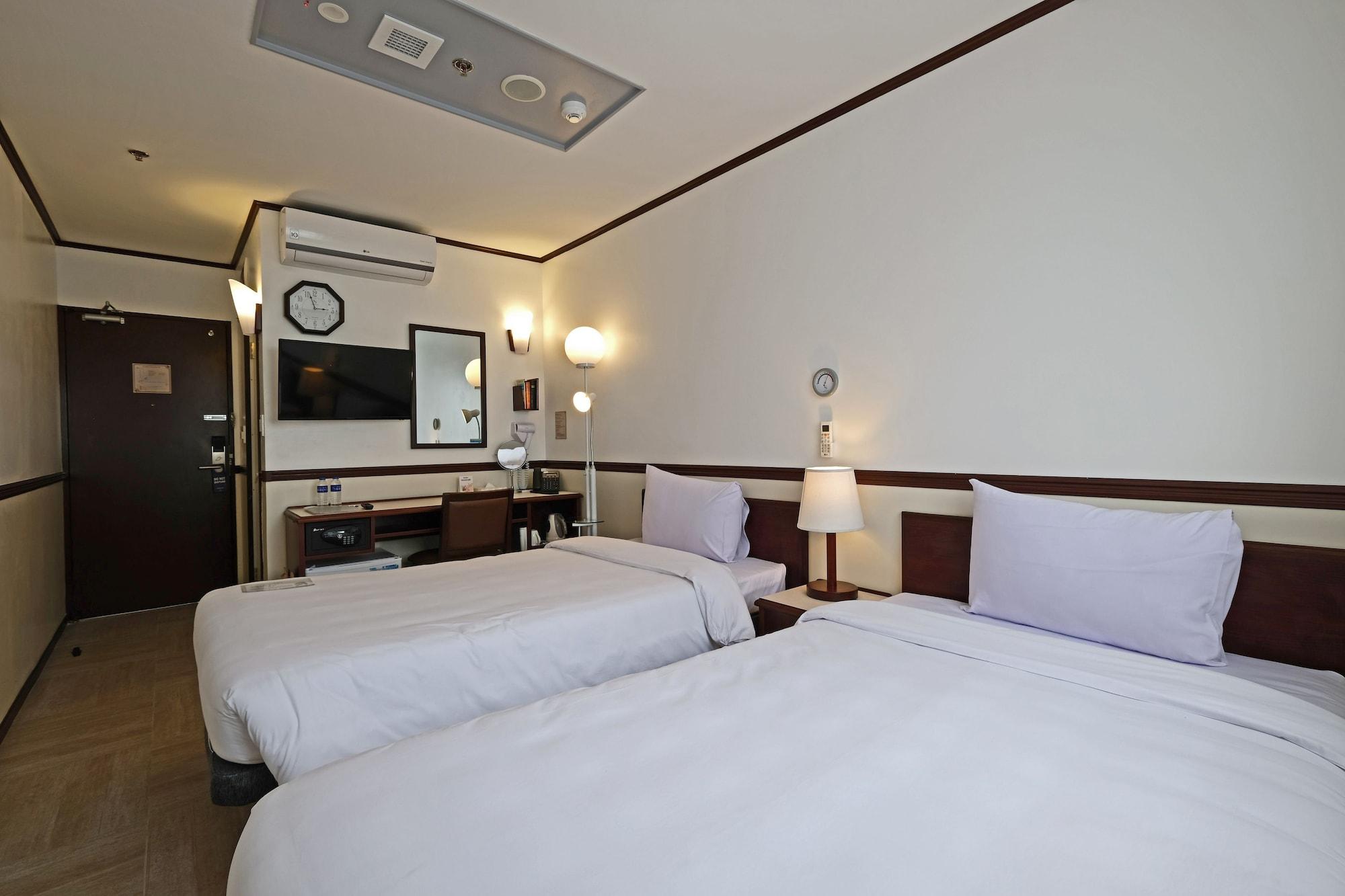 Toyoko Inn Cebu Bagian luar foto