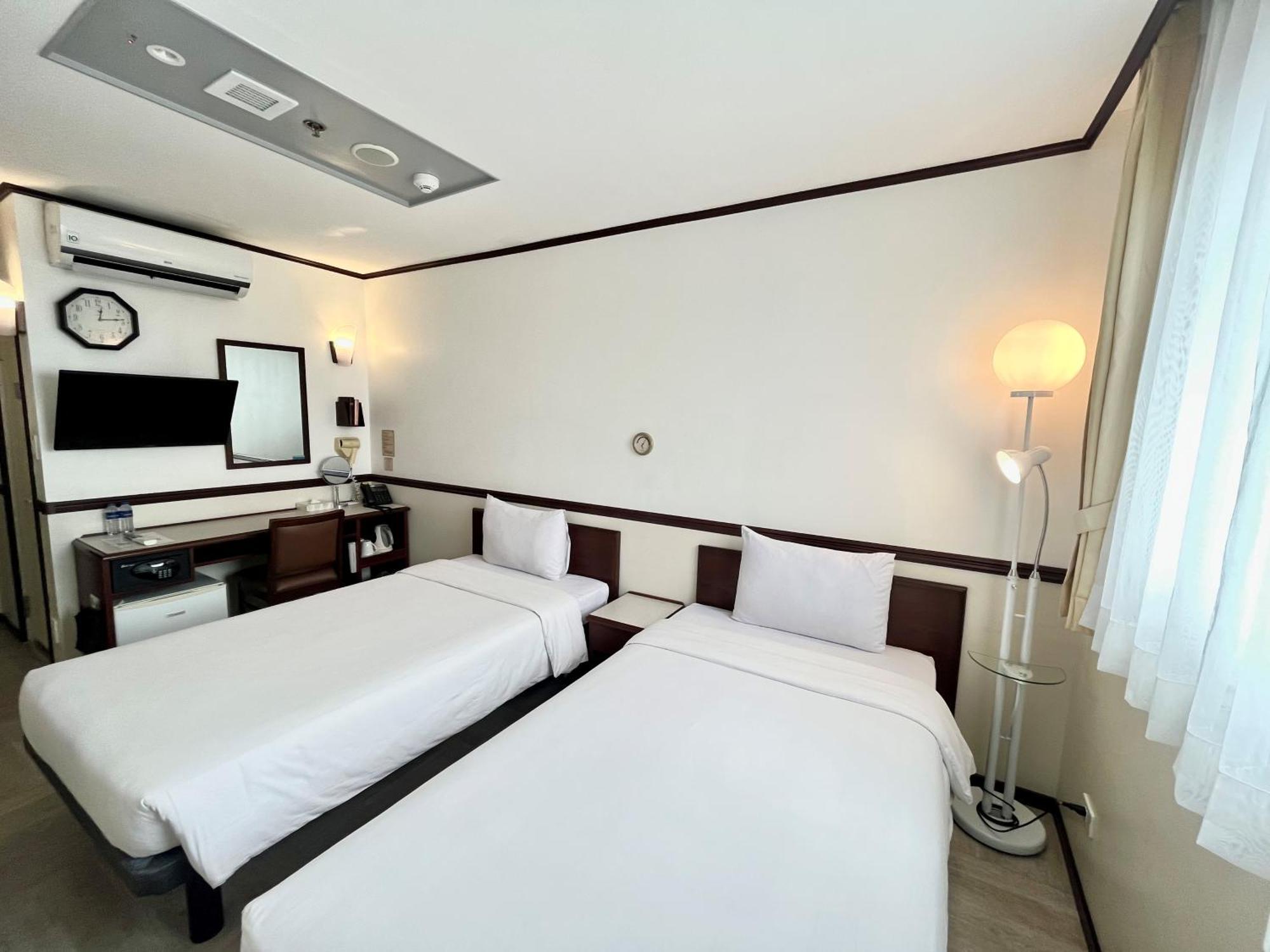 Toyoko Inn Cebu Bagian luar foto